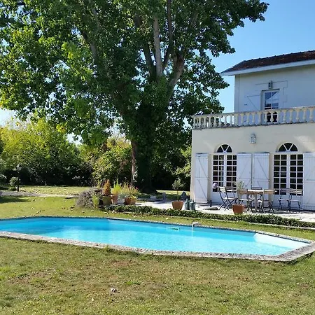 D'hotes Les Marronniers Bed & Breakfast *